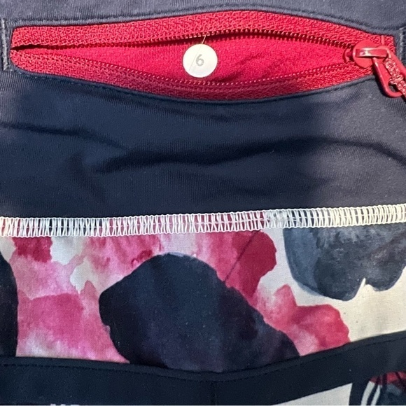 LULULEMON run: speed short *4-way
Stretch inky floral ghost inkwell bumble berry - Picture 12 of 12